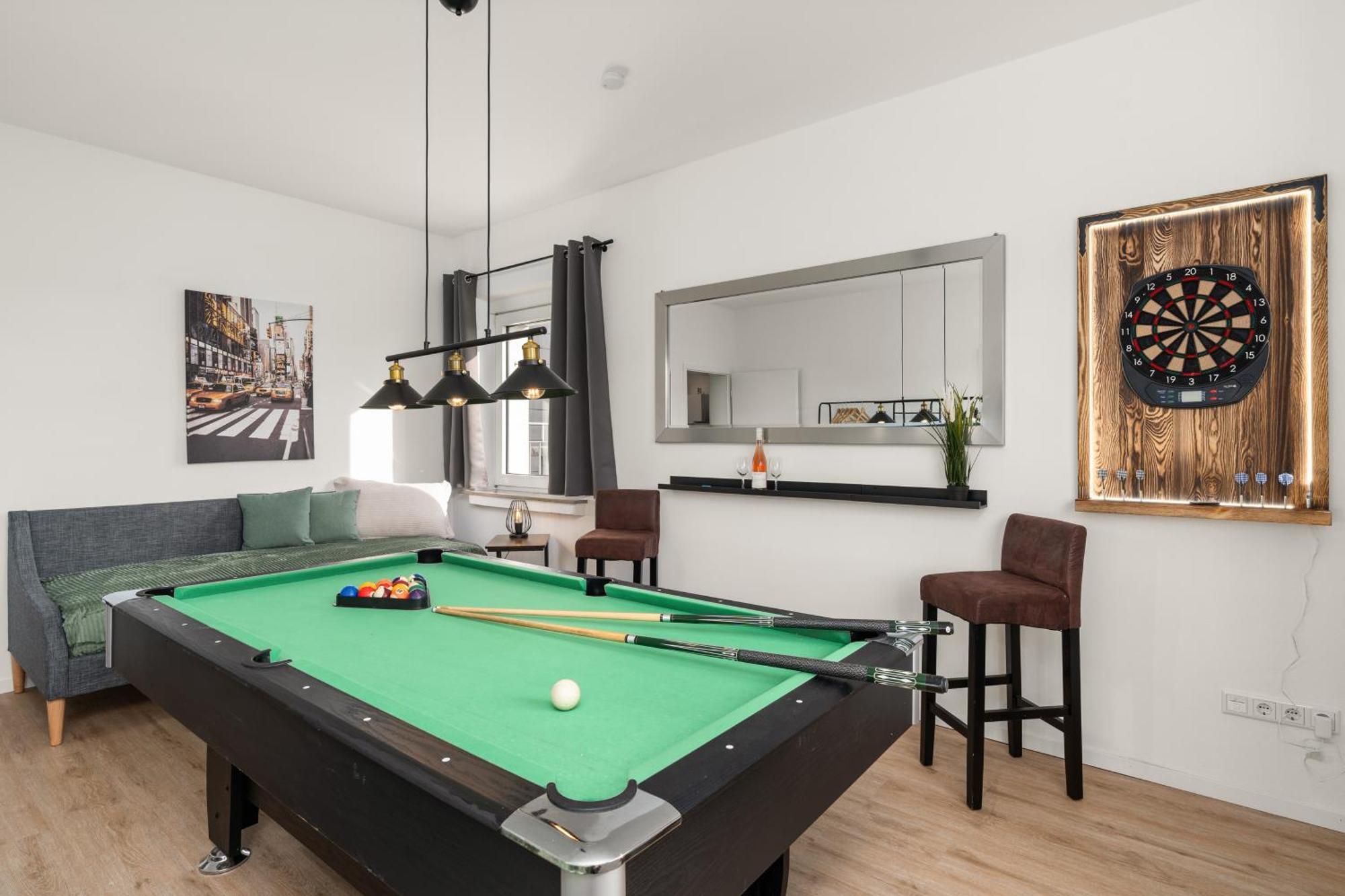 Homely-Apartment Manhattanart, Zentral, Parkplatz, Billard,Ps4, Dart, Balkon บีเลอเฟล์ด ภายนอก รูปภาพ