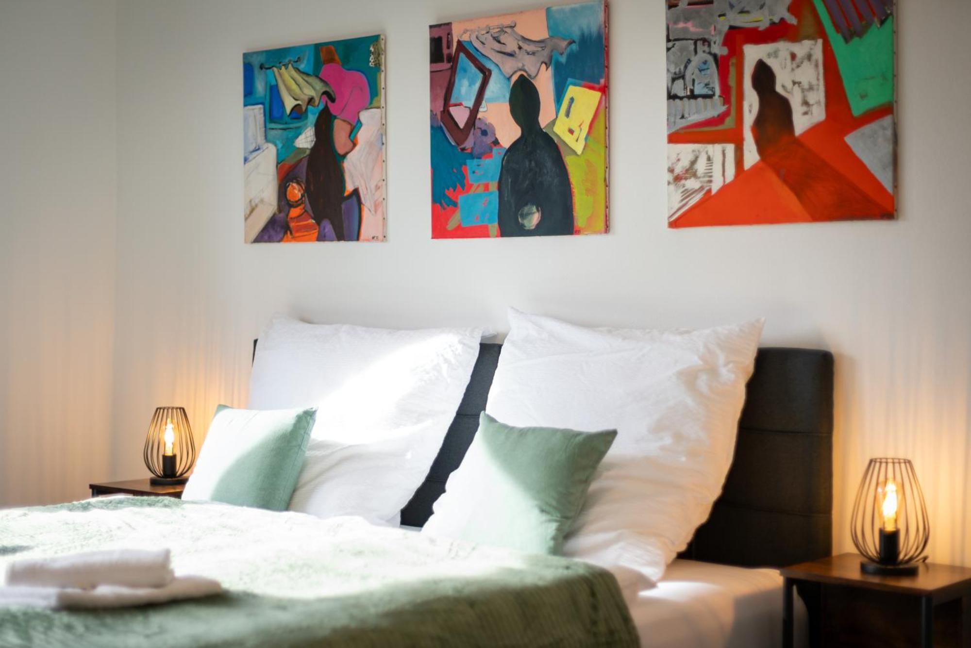 Homely-Apartment Manhattanart, Zentral, Parkplatz, Billard,Ps4, Dart, Balkon บีเลอเฟล์ด ภายนอก รูปภาพ